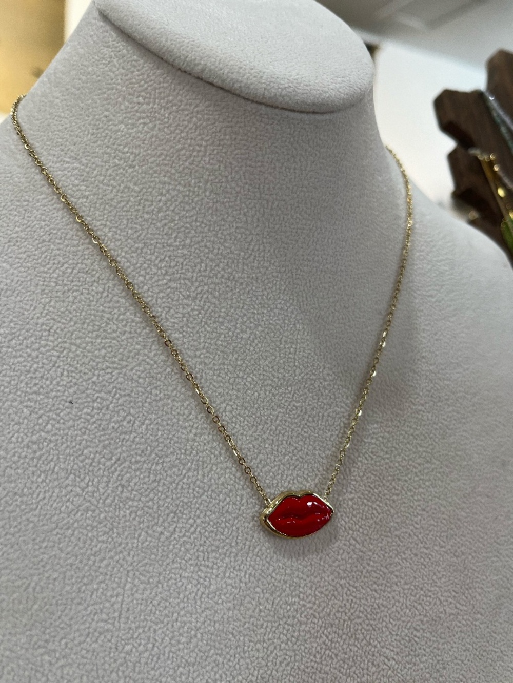 Habaha Paris Lip Necklace